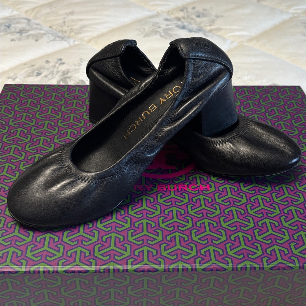 NWB Tory Burch Black Leather Eddie Pumps. size 5.5
